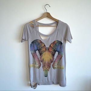 Multicolor Ram Skull on a gray deconstructed women XS t-shirt with short sleeves